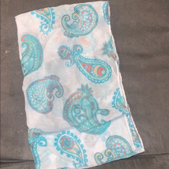 Patterned scarf - Picture 2 of 3